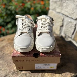 Born Paloma women’s white/shell tennis shoes size 9.5